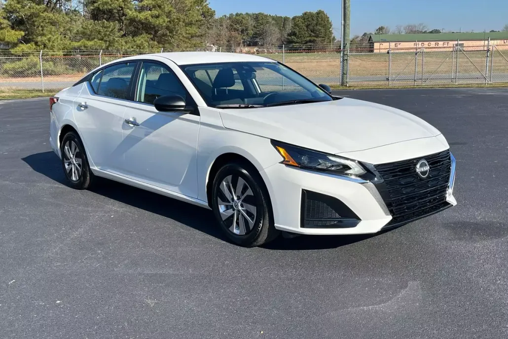 2025 Nissan Altima S photo 1