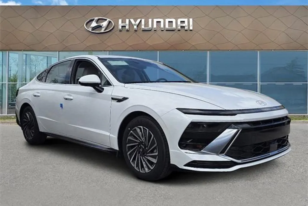 2025 Hyundai Sonata Hybrid SEL photo 1