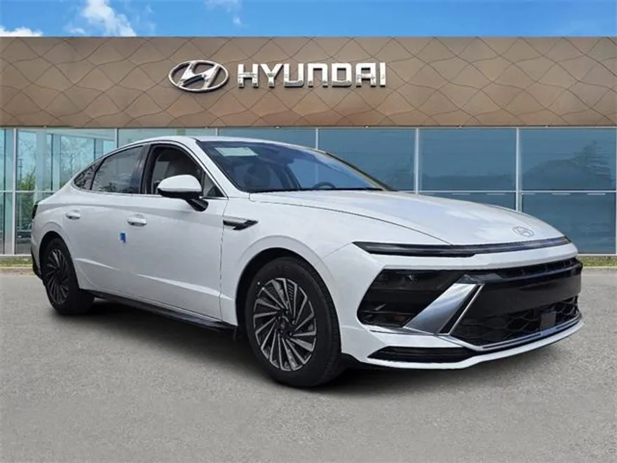 2025 Hyundai Sonata Hybrid SEL photo 1
