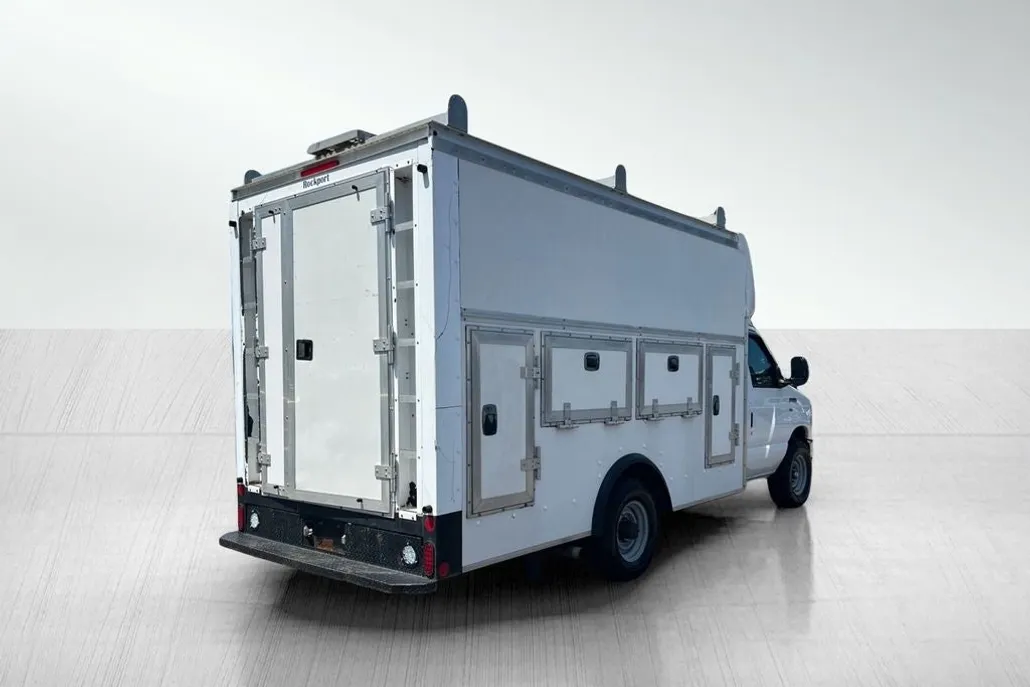2015 Ford E-350 Base photo 1