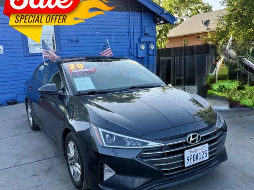 2020 Hyundai Elantra SEL photo 1