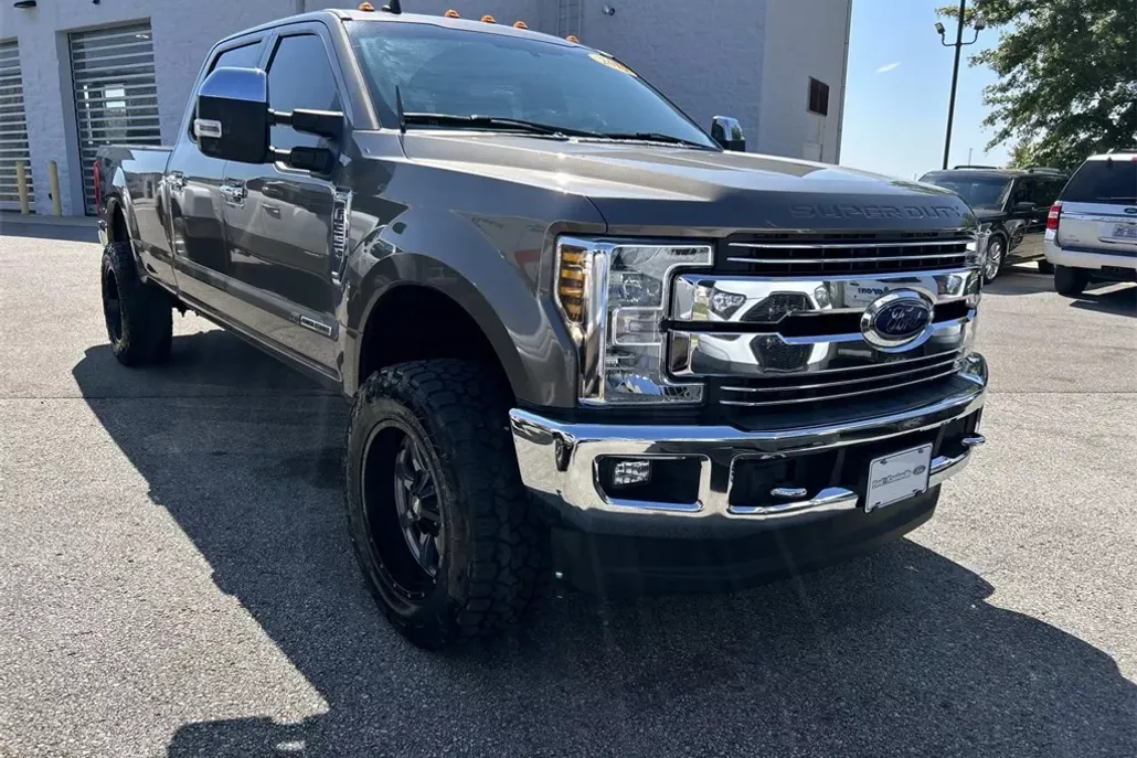 2019 Ford F-350 Lariat photo 1