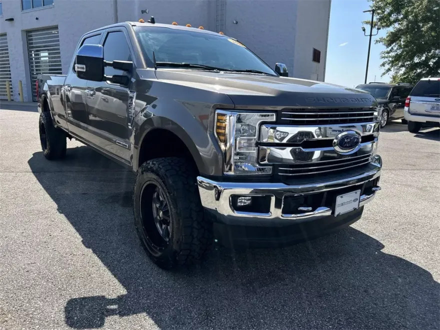 2019 Ford F-350 Lariat photo 1