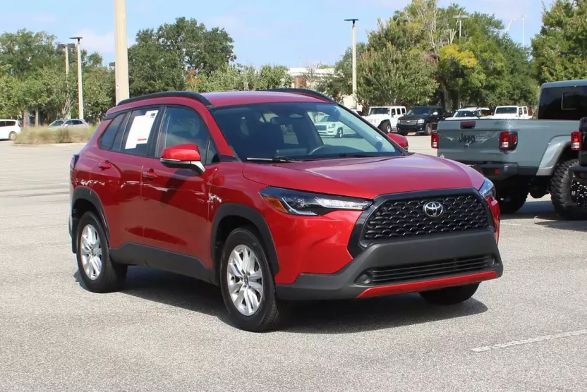 2023 Toyota Corolla Cross LE photo 1
