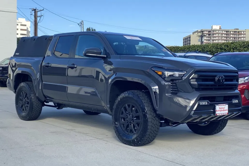 2025 Toyota Tacoma SR5 photo 1