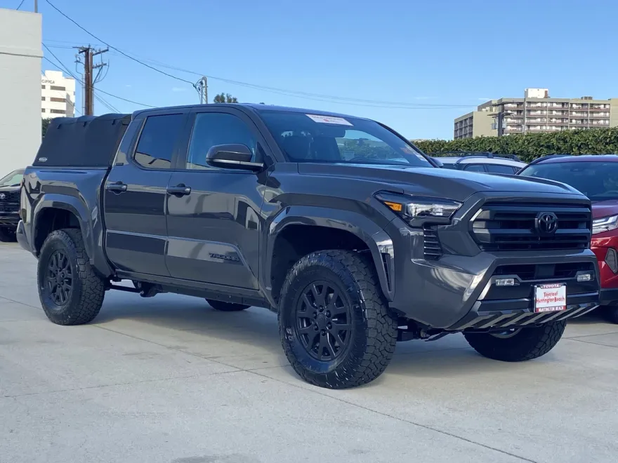 2025 Toyota Tacoma SR5 photo 1