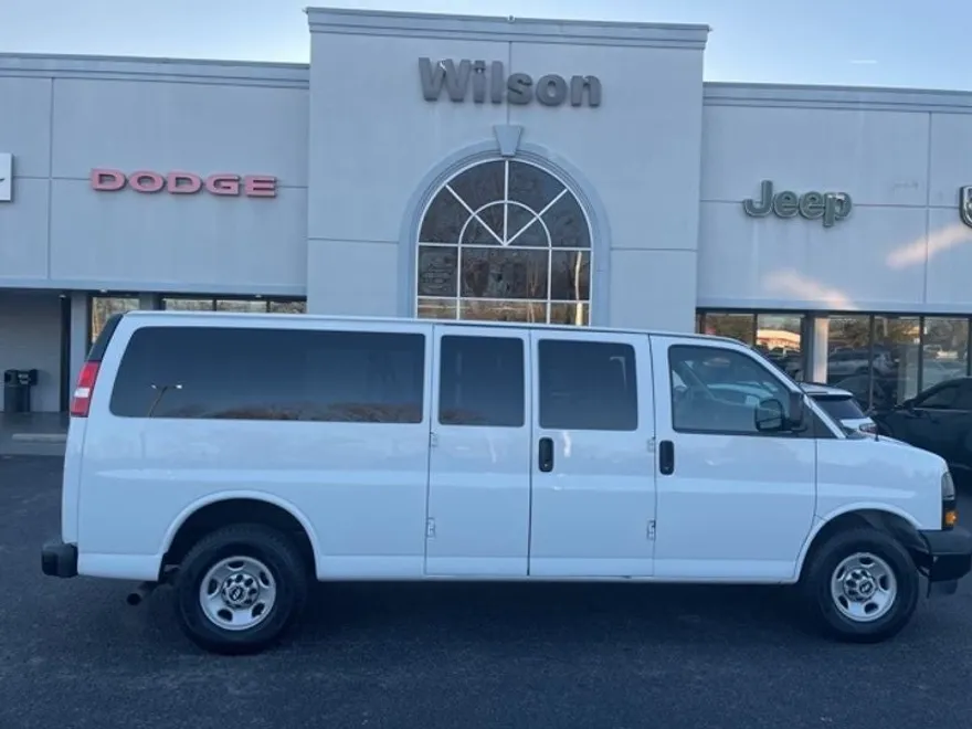 2019 Chevrolet Express 3500 LS photo 1