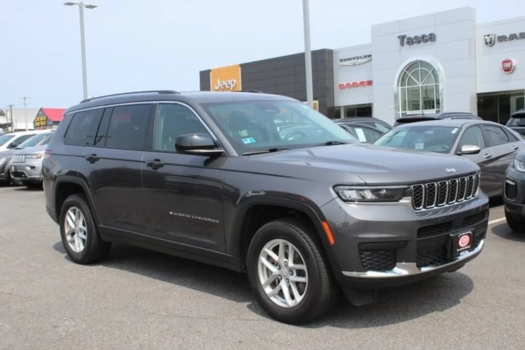 2021 Jeep Grand Cherokee Laredo photo 1