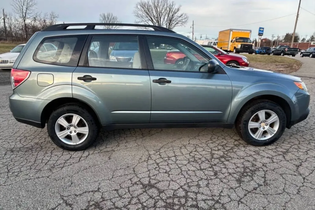 2011 Subaru Forester 2.5X photo 1
