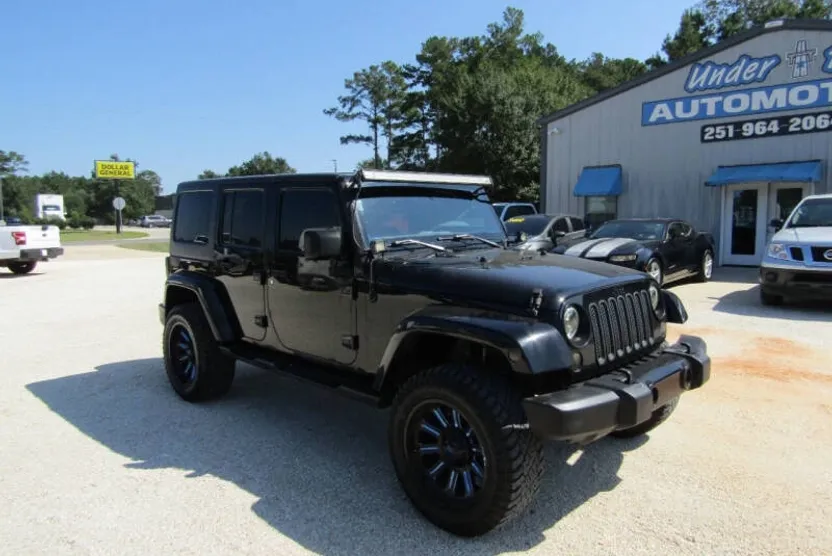 2017 Jeep Wrangler Unlimited Sahara photo 1