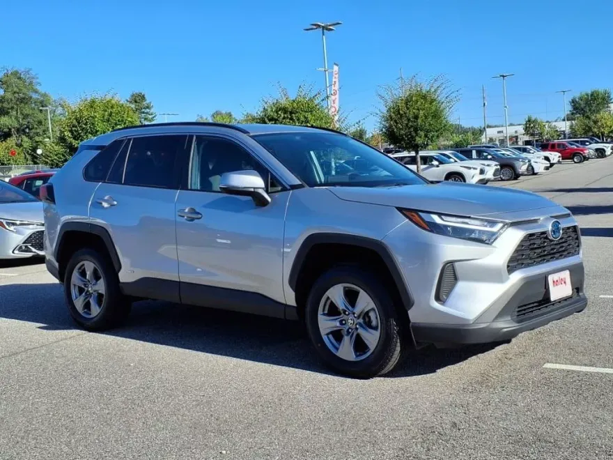 2024 Toyota RAV4 Hybrid XLE photo 1