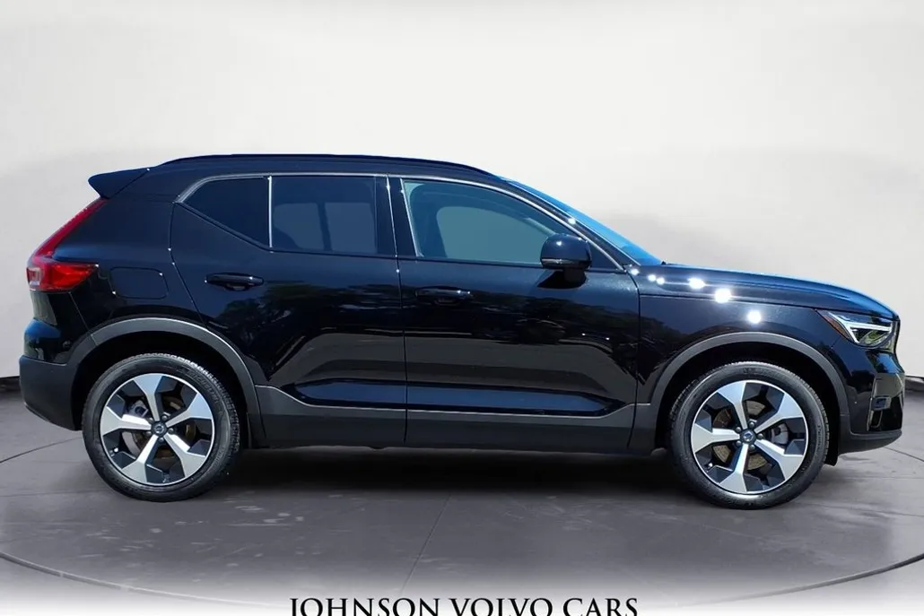 2026 Volvo XC40 Plus photo 1