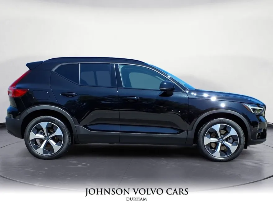 2026 Volvo XC40 Plus photo 1