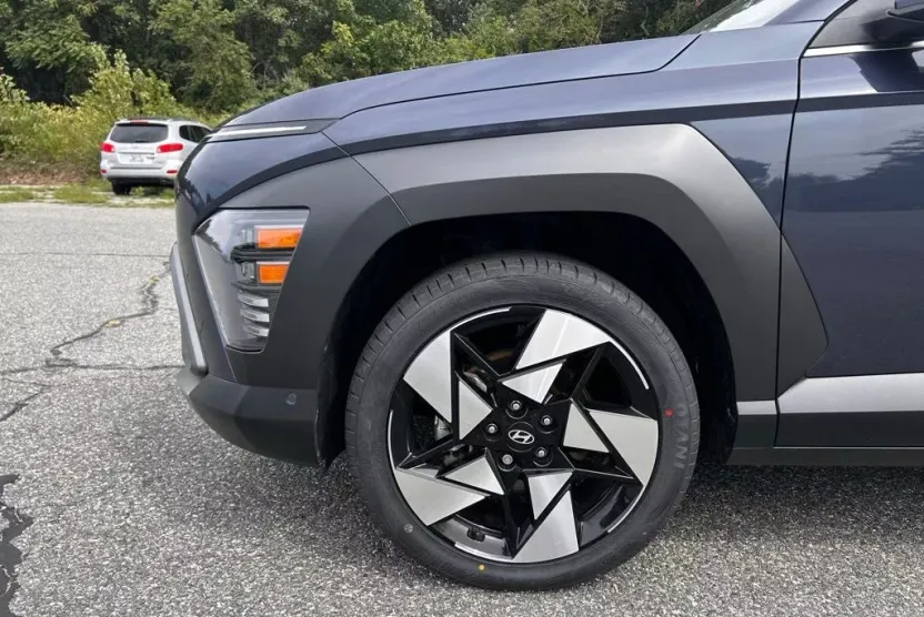 2024 Hyundai Kona Limited photo 1