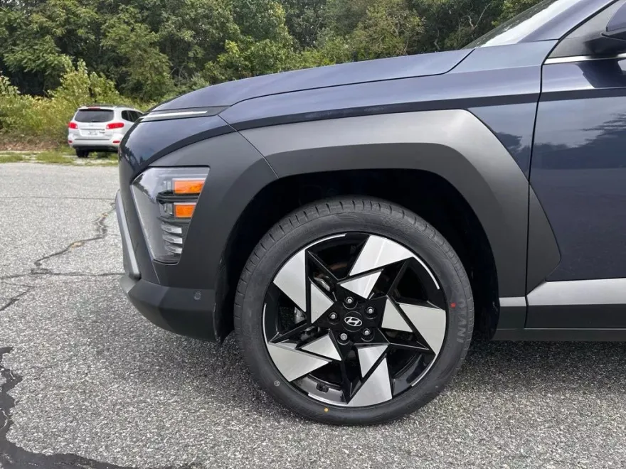 2024 Hyundai Kona Limited photo 1