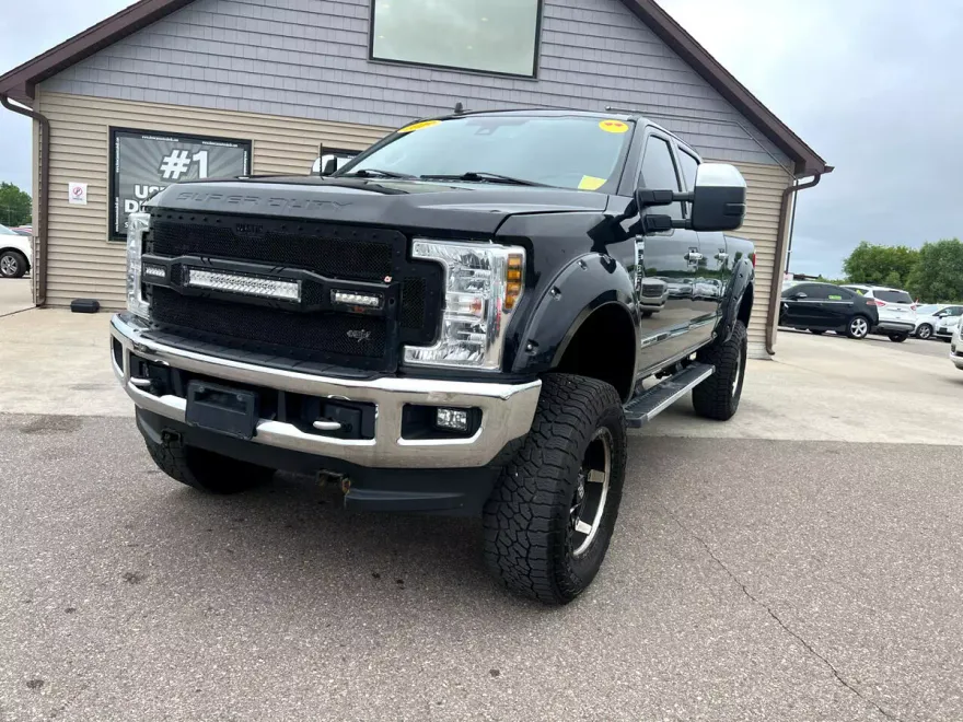 2019 Ford F-350 Lariat photo 1