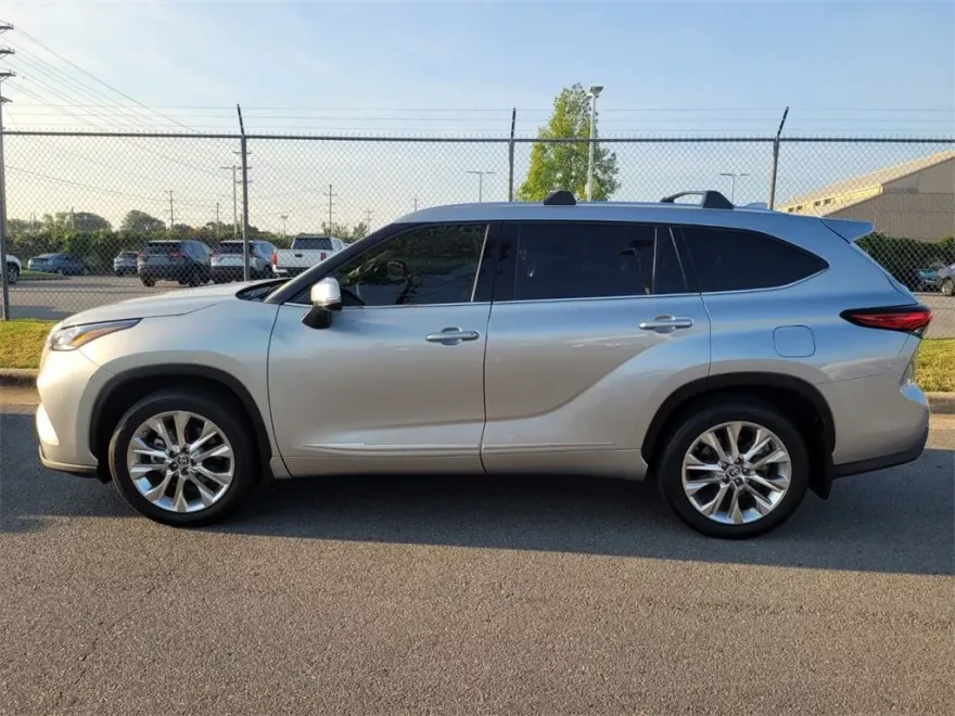 2023 Toyota Highlander Hybrid Limited photo 1