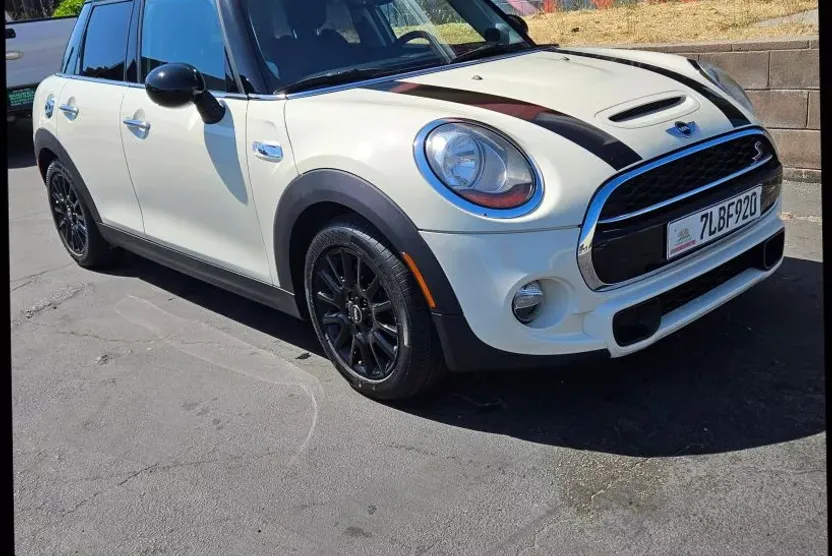 2015 Mini Cooper 4 Door Hardtop S photo 1