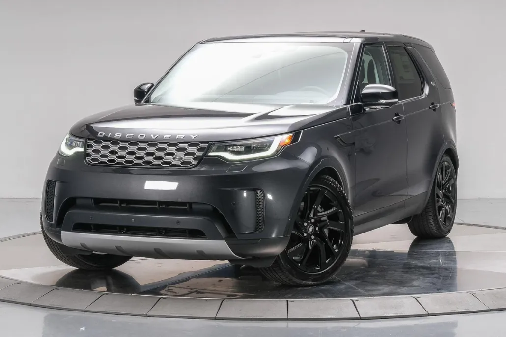 2024 Land Rover Discovery P300 S photo 1