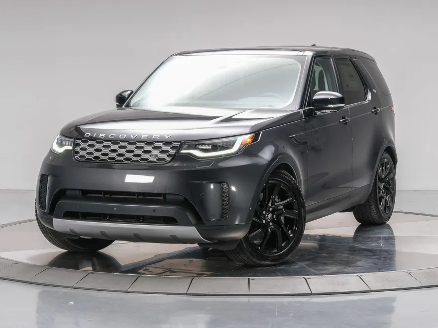 2024 Land Rover Discovery P300 S photo 1