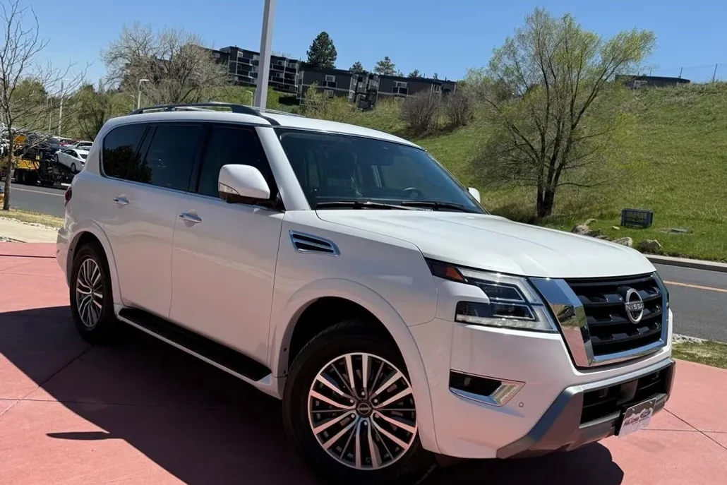 2023 Nissan Armada SL photo 1