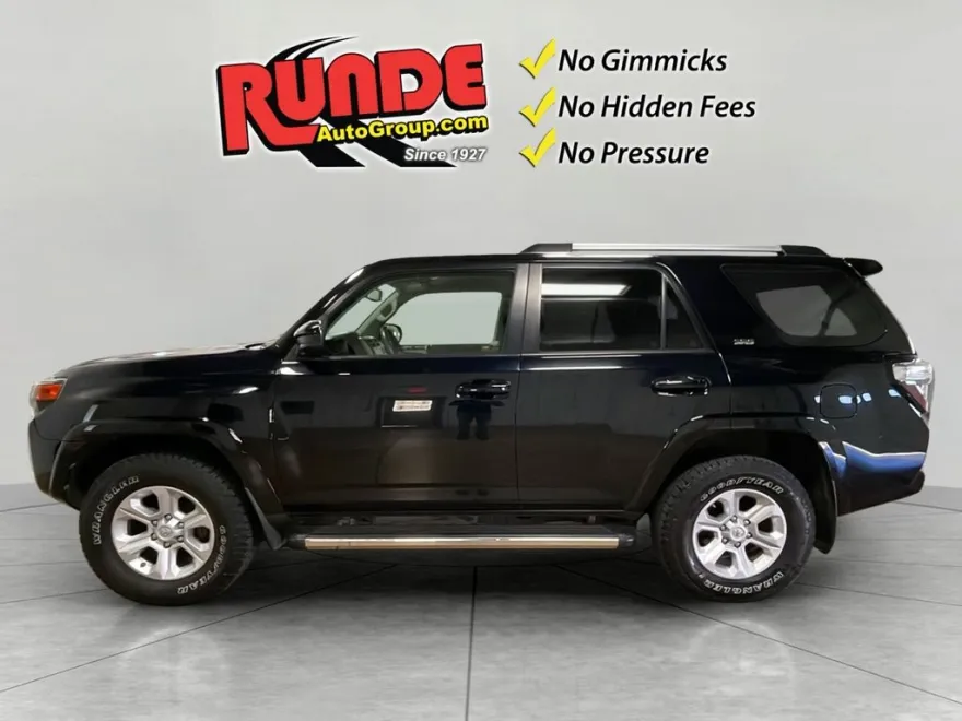 2021 Toyota 4Runner SR5 photo 1
