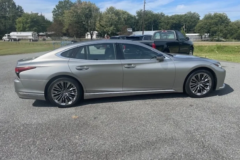 2022 Lexus LS 500 photo 1