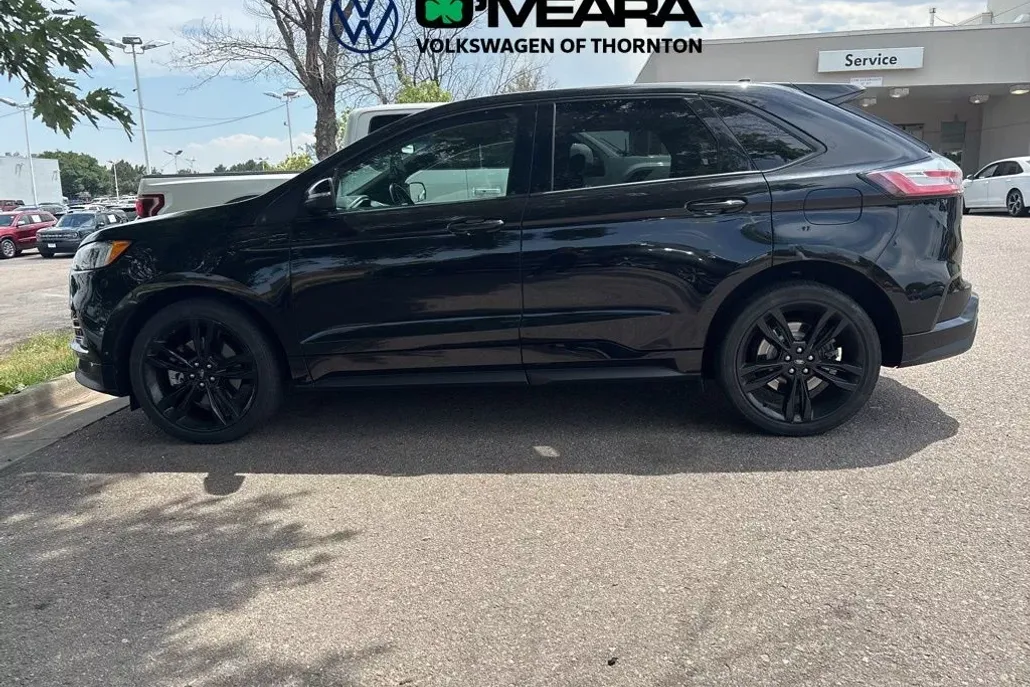 2020 Ford Edge ST photo 1