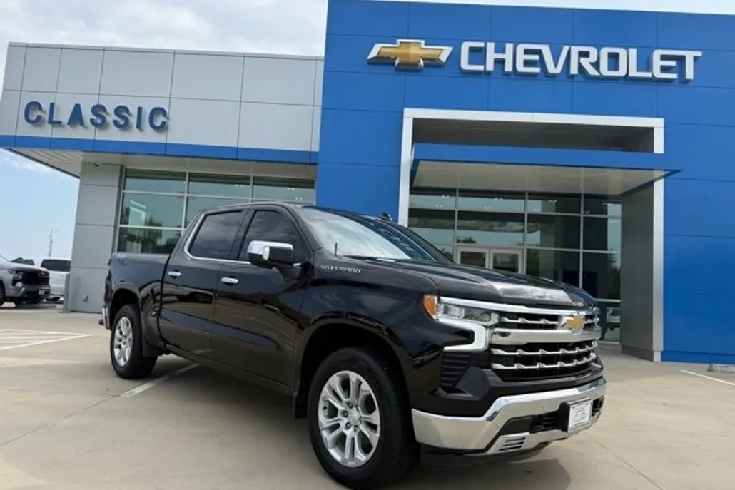 2022 Chevrolet Silverado 1500 LTZ photo 1
