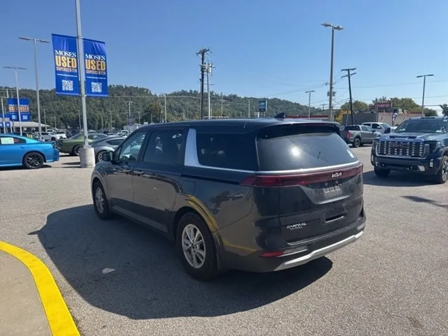 2024 Kia Carnival LX photo 1