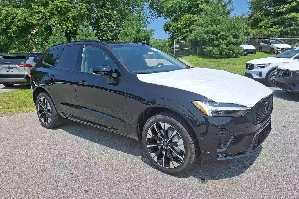 2026 Volvo XC60 B5 Plus photo 1