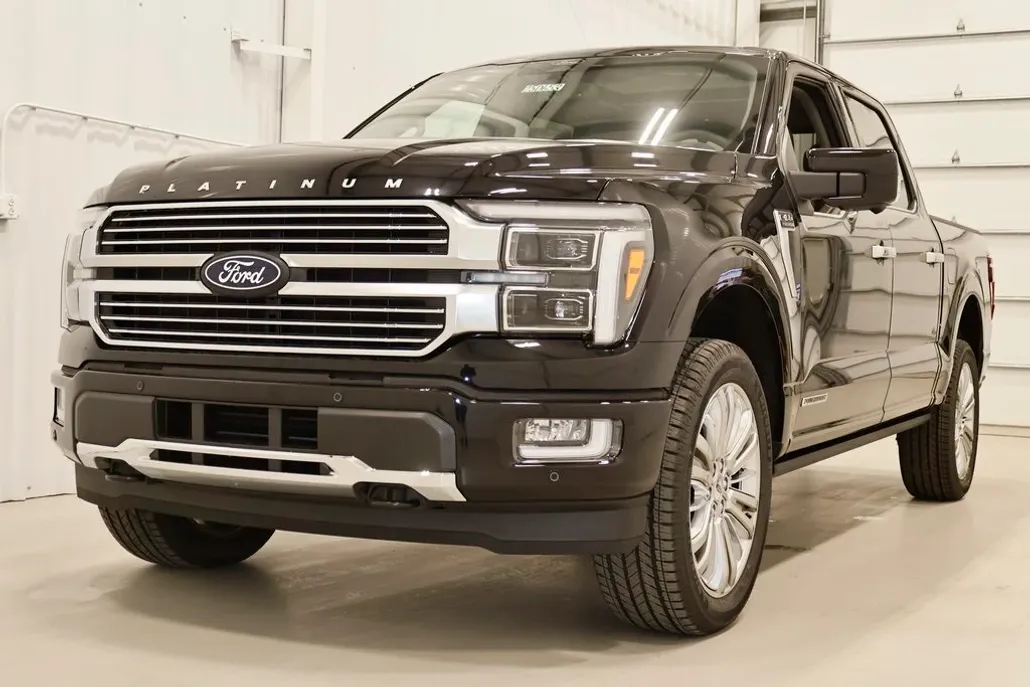 2025 Ford F-150 Platinum photo 1