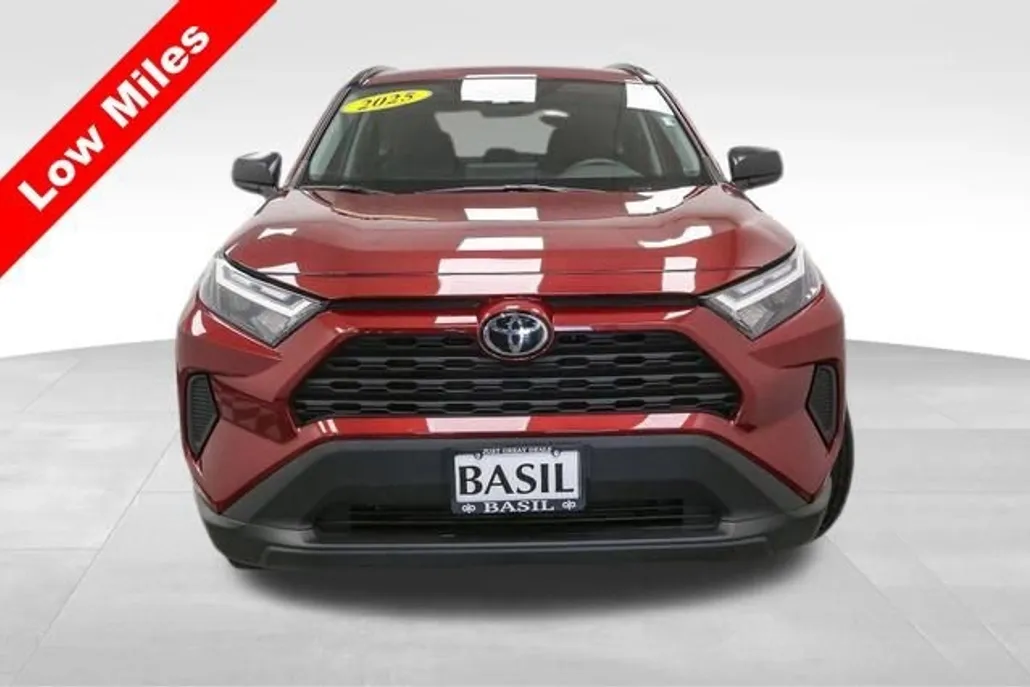 2025 Toyota RAV4 Hybrid LE photo 1