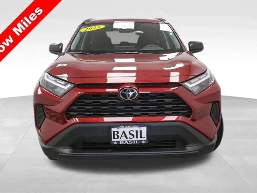 2025 Toyota RAV4 Hybrid LE photo 1