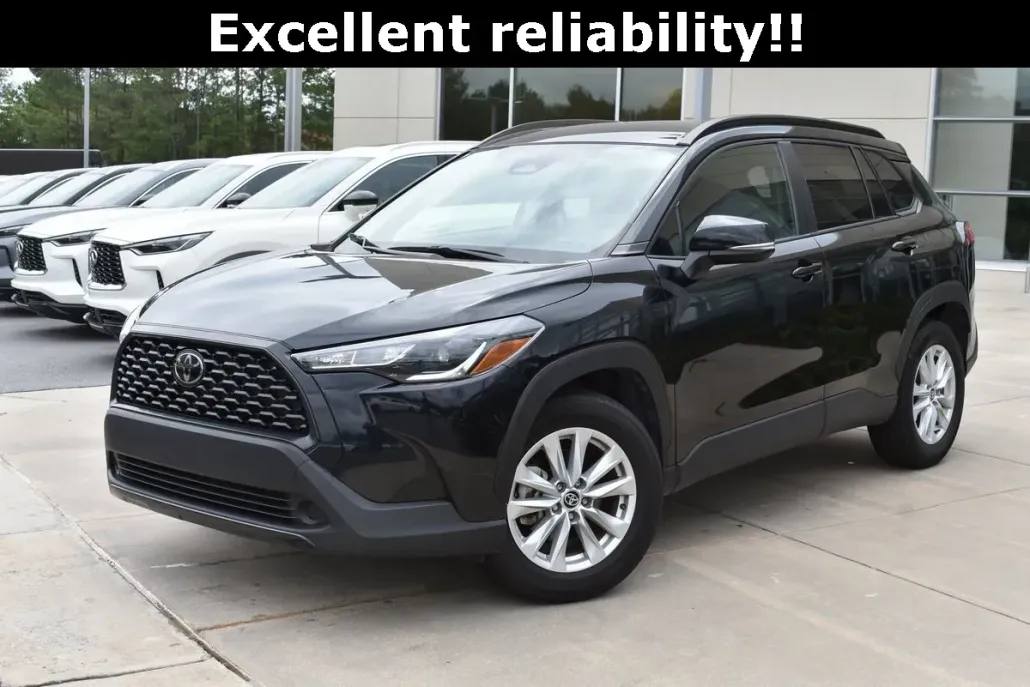 2023 Toyota Corolla Cross LE photo 1