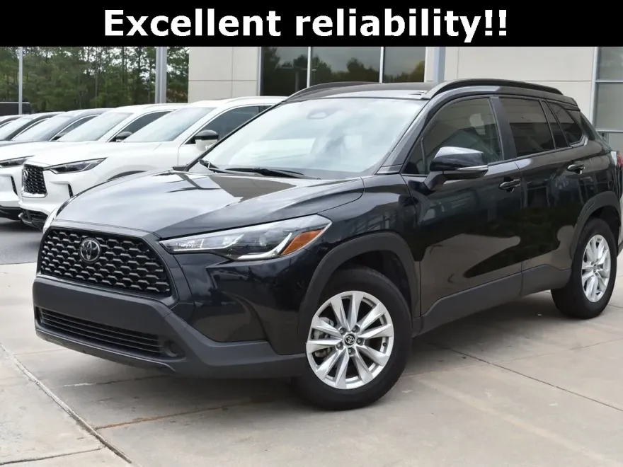 2023 Toyota Corolla Cross LE photo 1