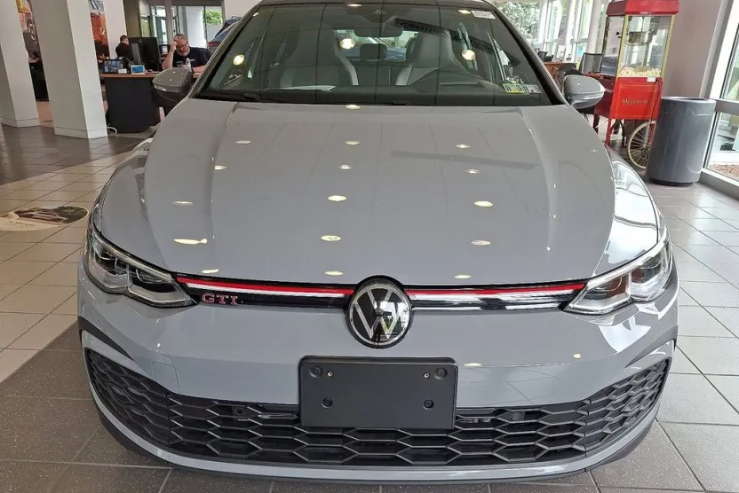 2024 Volkswagen Golf GTI Autobahn photo 1