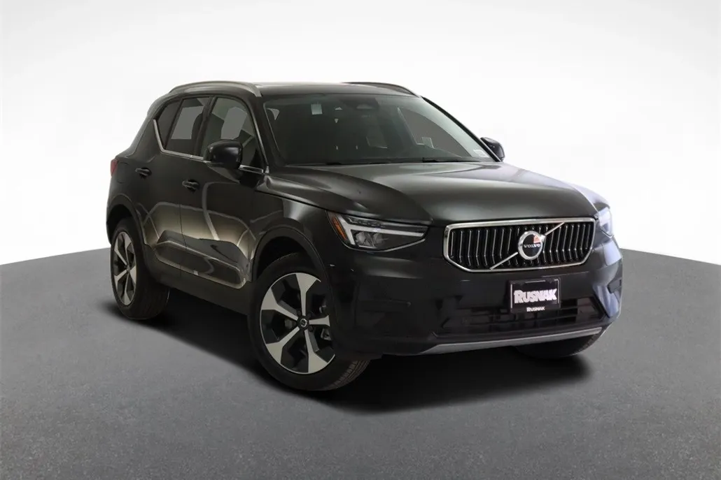 2025 Volvo XC40 Core photo 1