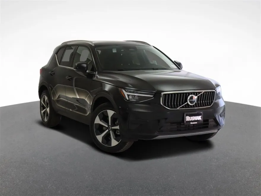 2025 Volvo XC40 Core photo 1