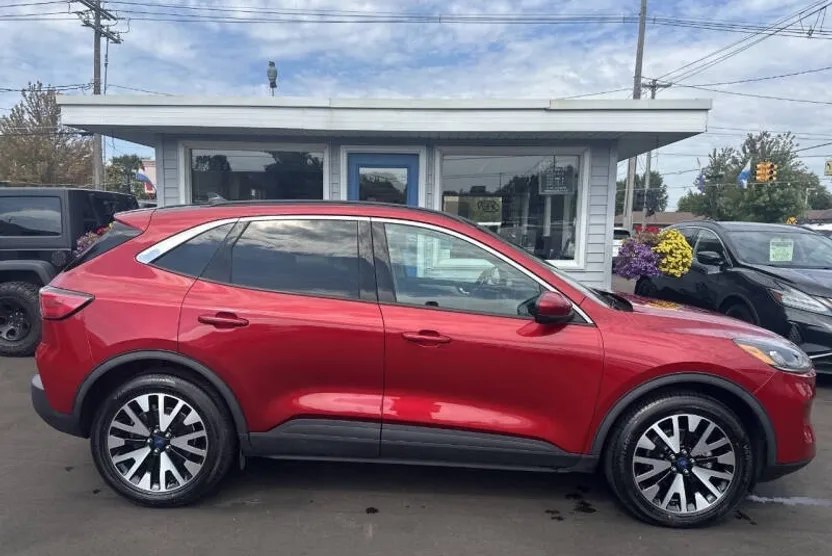 2020 Ford Escape SEL photo 1