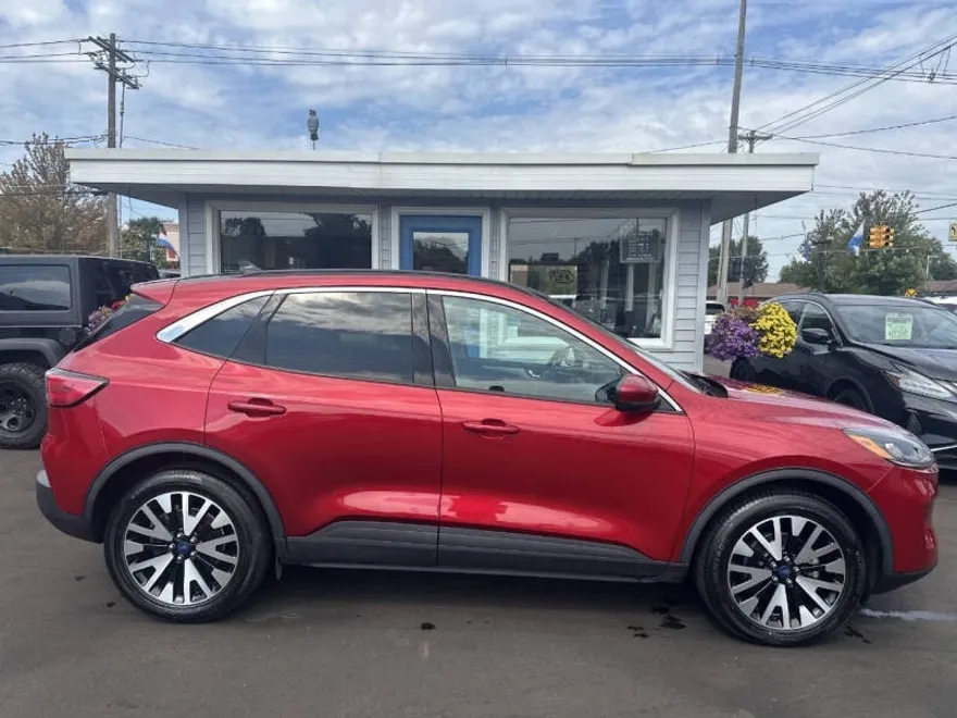 2020 Ford Escape SEL photo 1