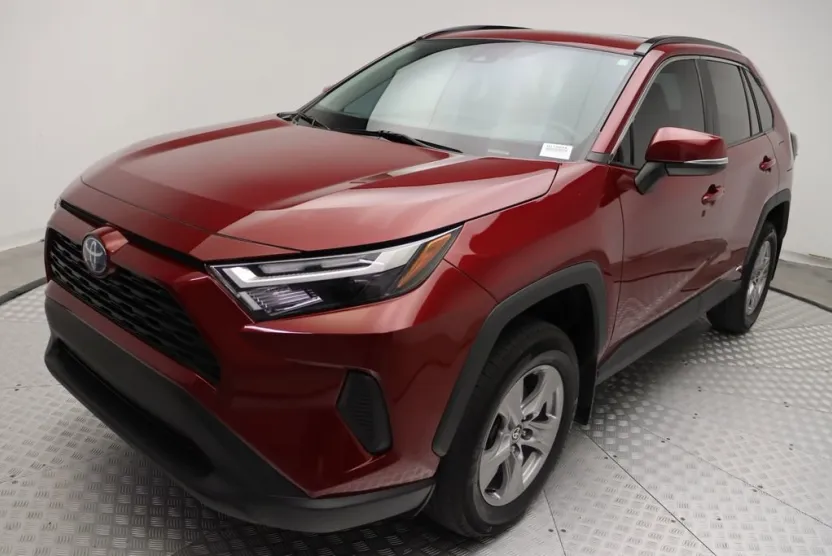 2024 Toyota RAV4 Hybrid XLE photo 1