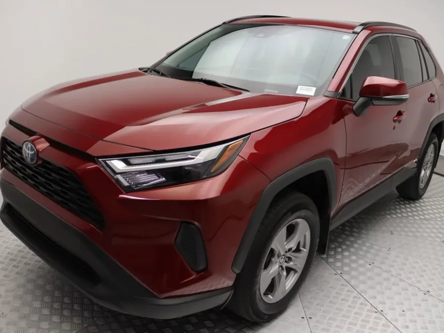2024 Toyota RAV4 Hybrid XLE photo 1