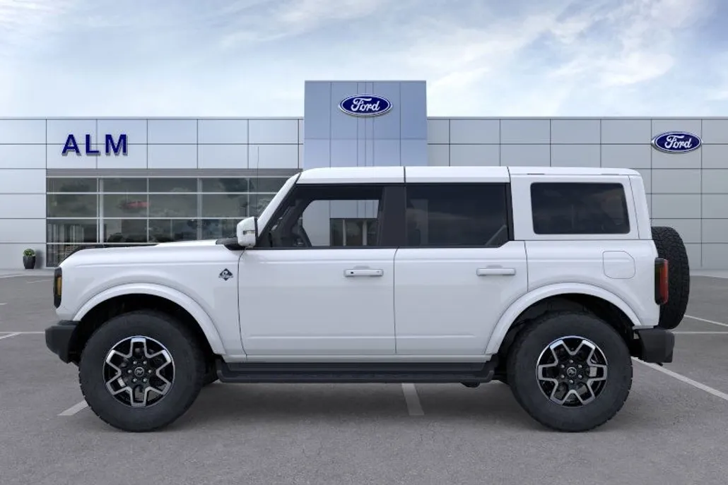 2025 Ford Bronco Outer Banks photo 1