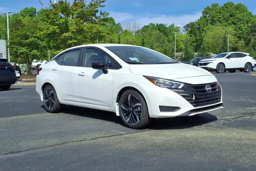 2025 Nissan Versa SR photo 1
