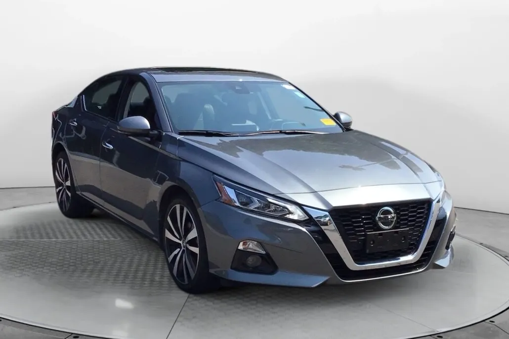 2021 Nissan Altima 2.5 Platinum photo 1