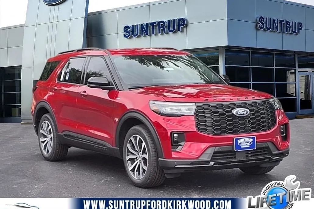2025 Ford Explorer ST-Line photo 1