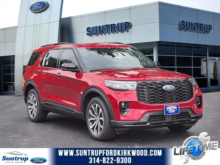 2025 Ford Explorer ST-Line photo 1