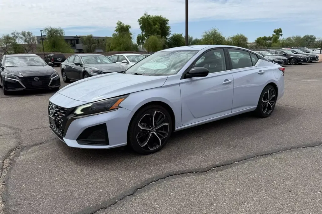 2023 Nissan Altima 2.5 SR photo 1