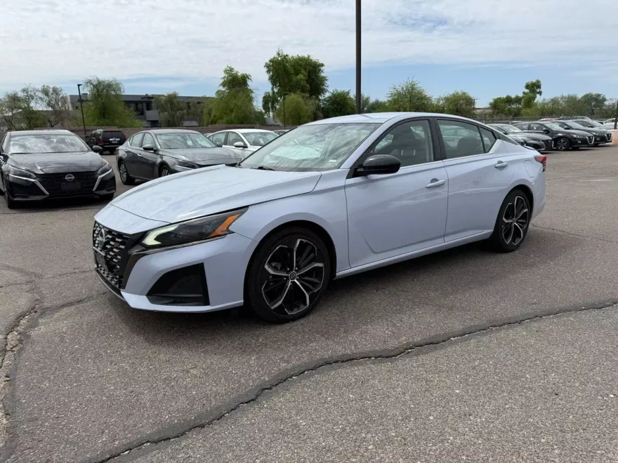 2023 Nissan Altima 2.5 SR photo 1